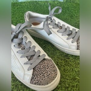 Universal Thread Cadey Lace Up Sneakers Women Size 7.5 White Cheetah Silver Lace